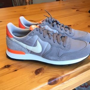 New Nike Internationalist JCrew gray/orange sz 8.5